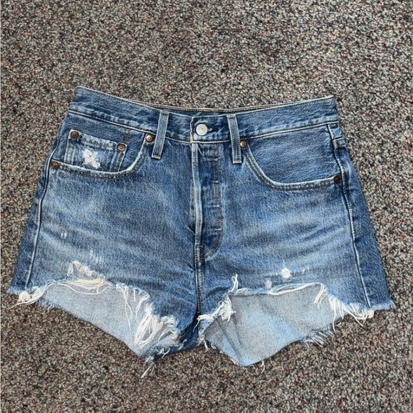 Levi's 501 Shorts - Picture 1 of 5